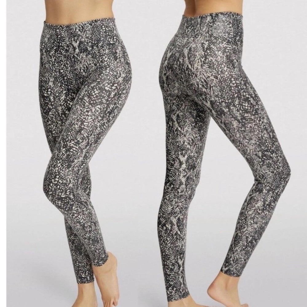 NEW Spanx‎ Faux Leather Snake Shine Leggings Grey Size Large